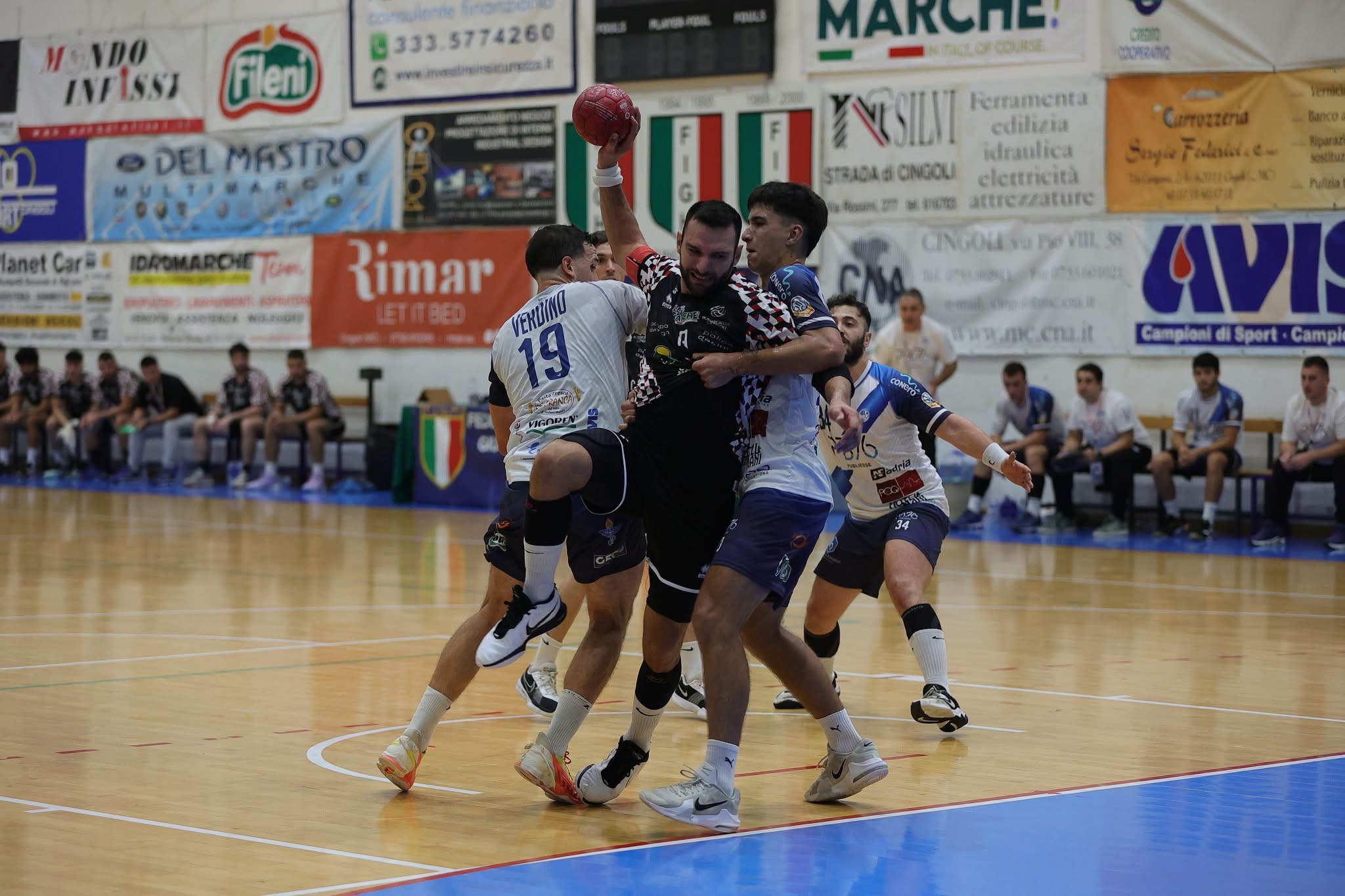 Pallamano / Un derby cruciale per la Macagi Cingoli a Chiaravalle